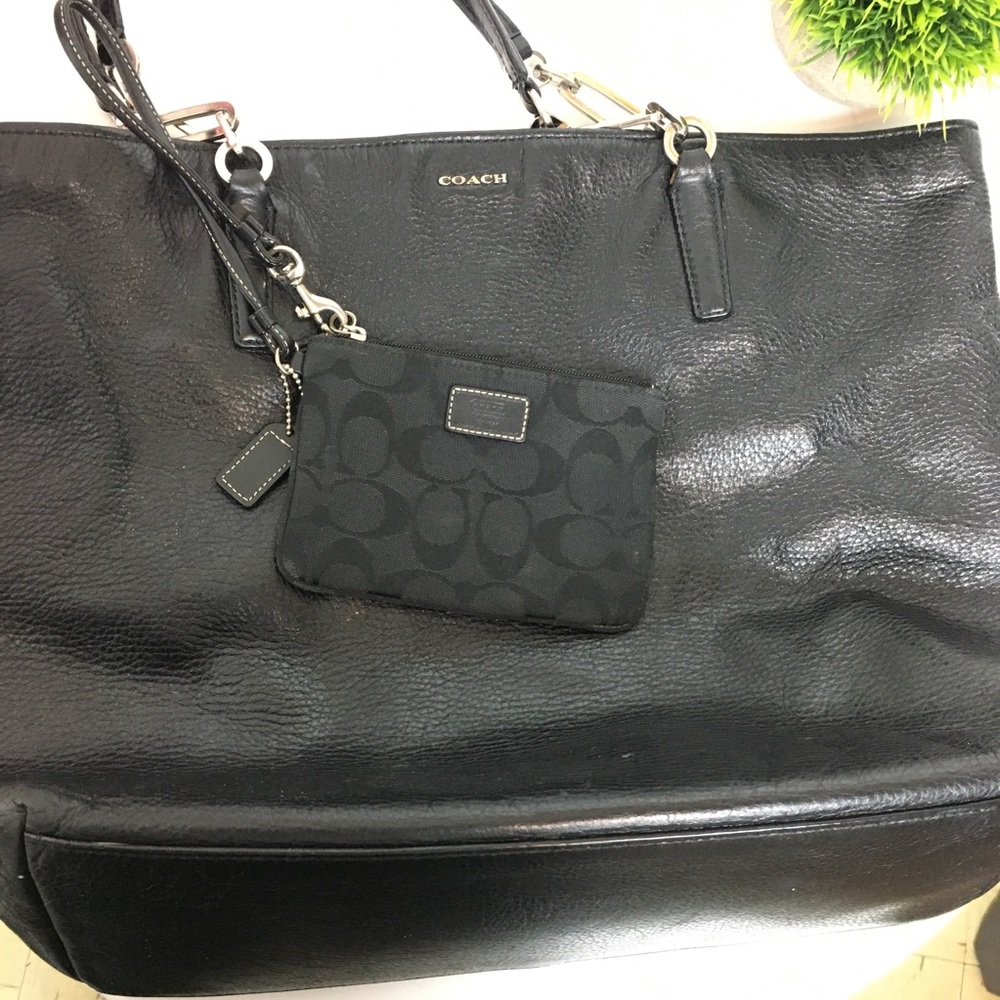 Beautiful big leather Coach Bag silver hardware